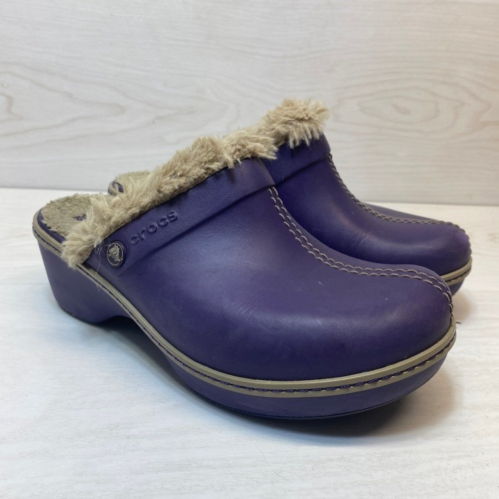 Crocs Womens 7 Saffron Clogs Mules Purple Cobbler Faux Fur Lined Wedge Slip On